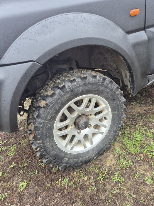 Vand suzuki jimny fara rugina