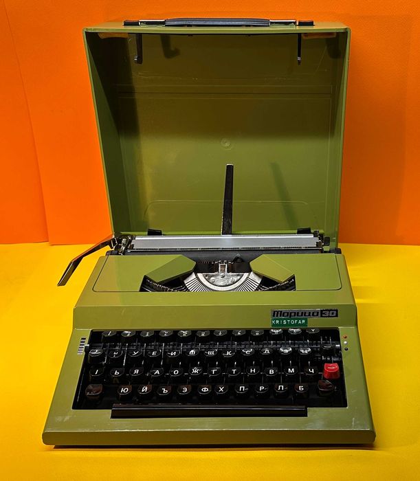 Пишеща Машина Марица 30 с нова лента  клавиатура Кирилица обслужена