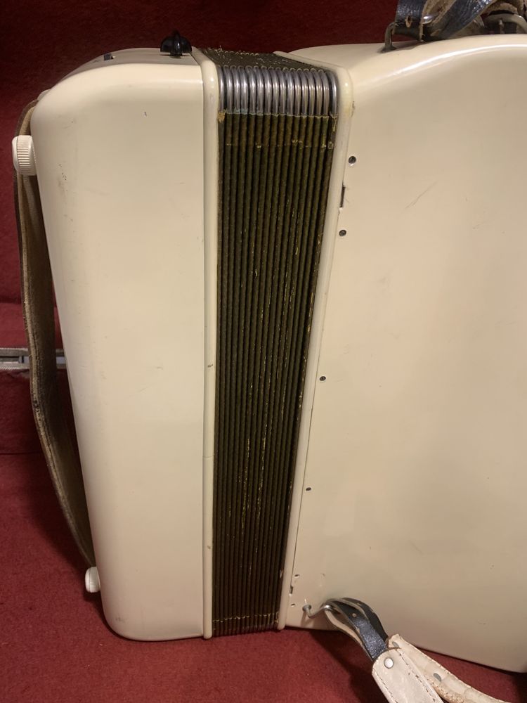 Acordeon Hohner lucia 3 stare foarte buna