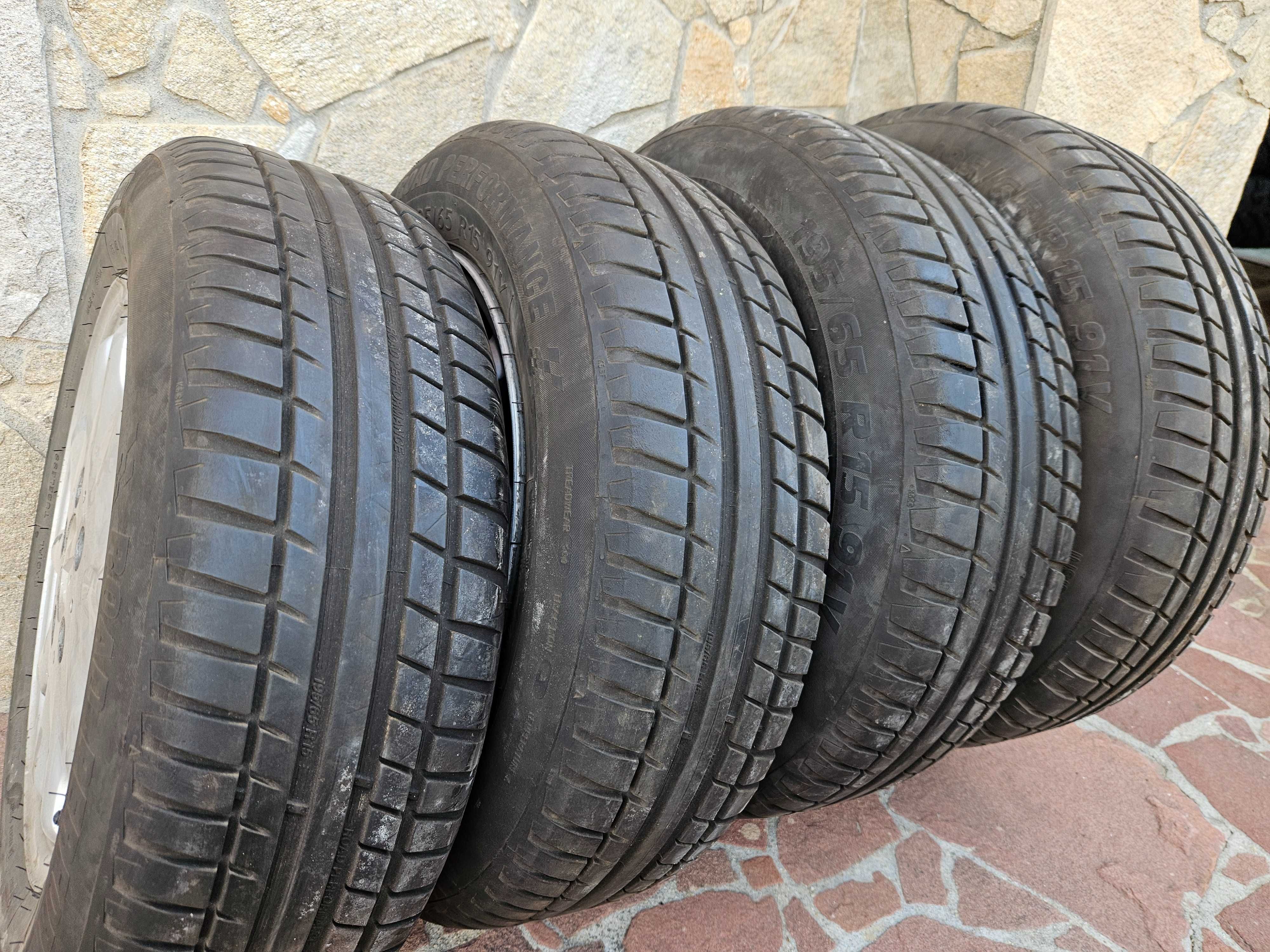 Комплект летни гуми с джанти 195/65 R15