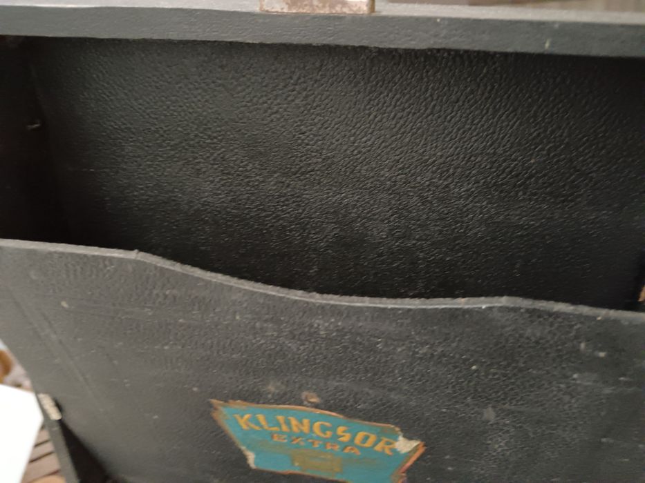 Винтидж колекционерски преносим грамофон