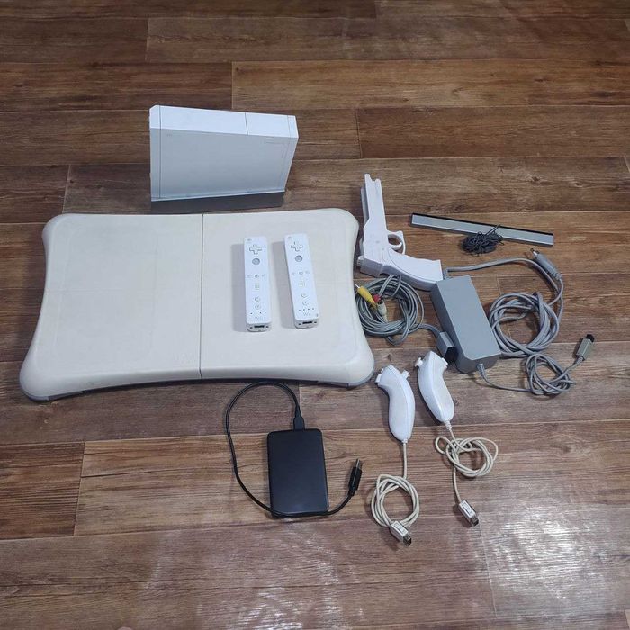 Nintendo Wii + 2 джойстика + Balance Board