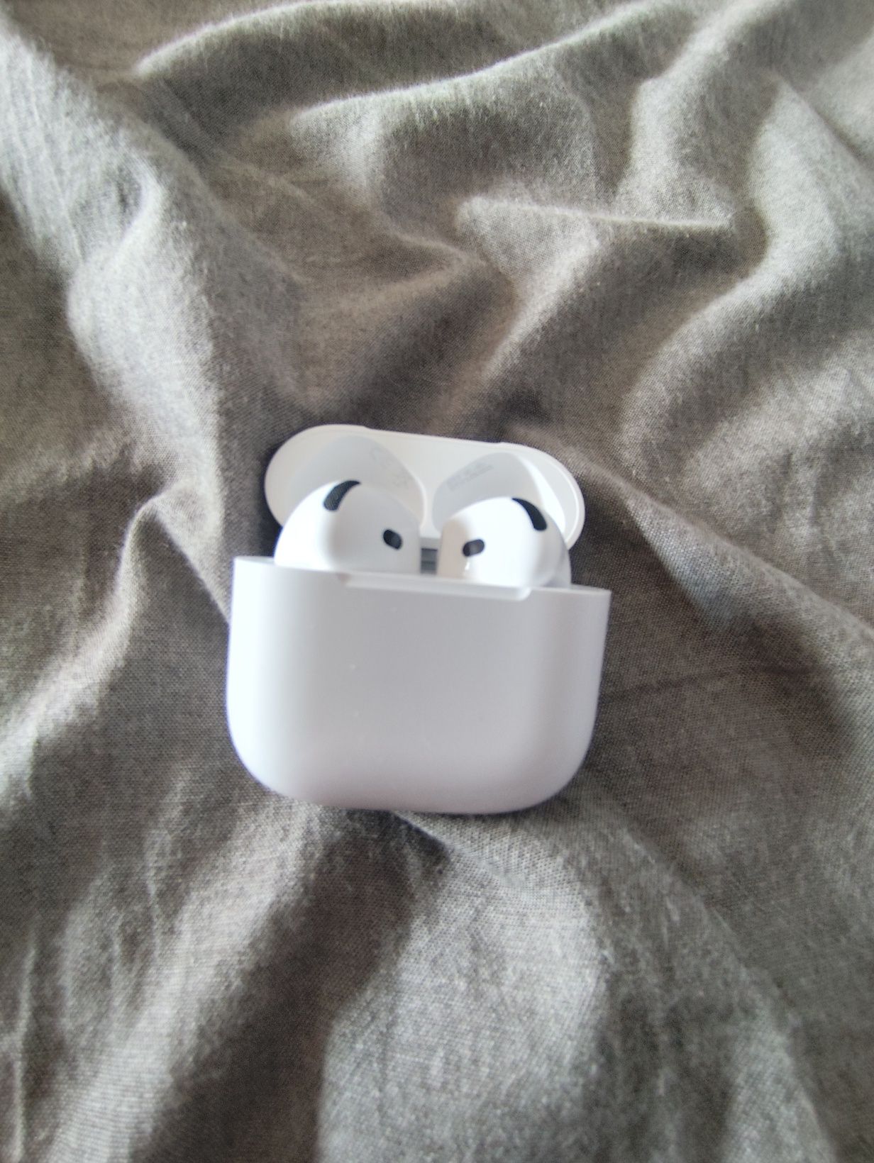 Air pods 4 обменяю