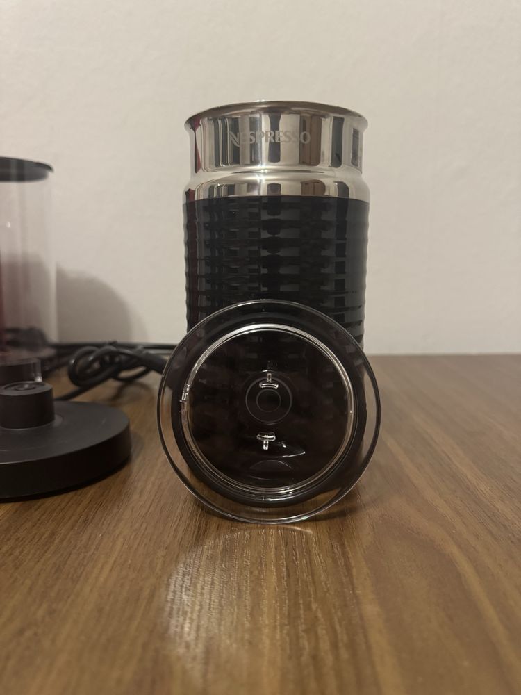 Кафемашина Nespresso Inissia + Aerochino! Нови!
