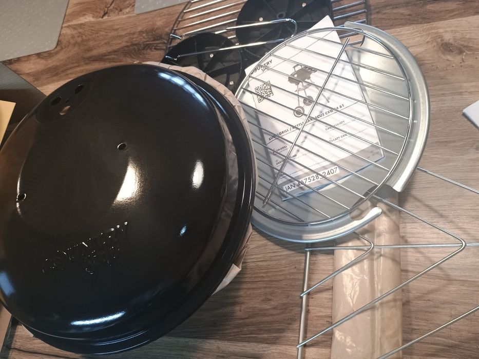 BBQ,Gratar rotund pe carbuni cu capac,roti