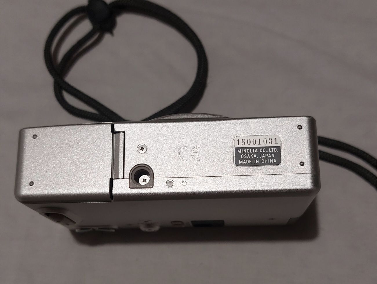 Фотоапарати MINOLTA VECTIS 300L APS, сребърен и Fuji  моментен