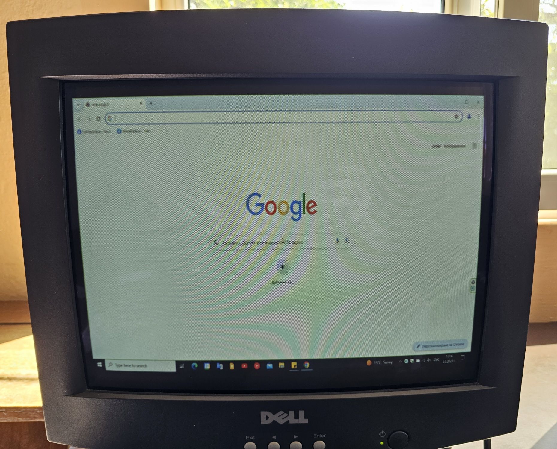 Продавам работещ CRT монитор Dell E771a