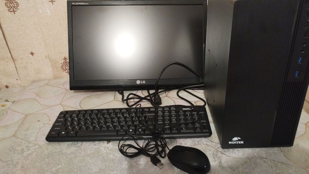 Компьютер с монитором