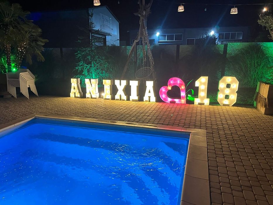 Inchiriez mese si corturi evenimente