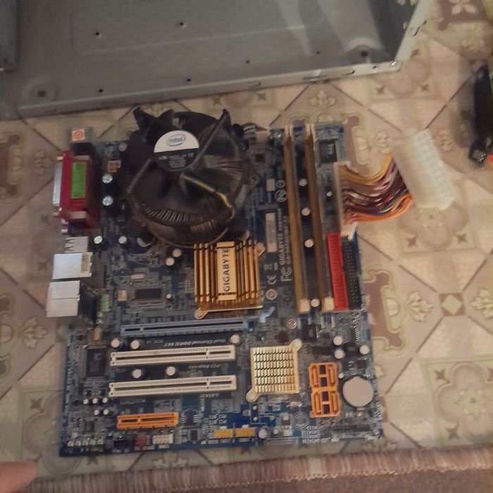 Материнская плата GIGABYTE GA-G41M-ES2L