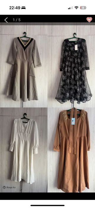 Көйлек новый жүктен келген этикеткасымен тұр.