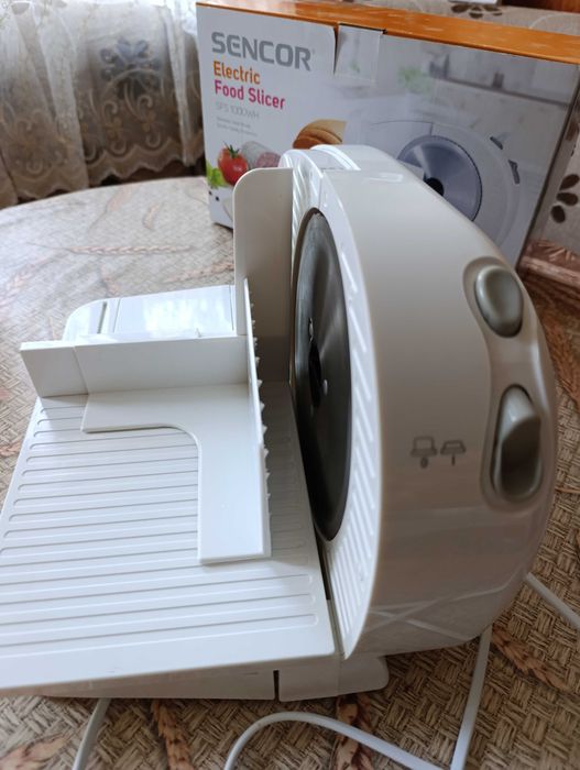 Електрическа резачка за колбаси, хляб