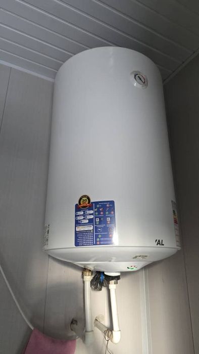 Вагон яшаш учун тайёр 12 та одамга жойи ва кравати бор