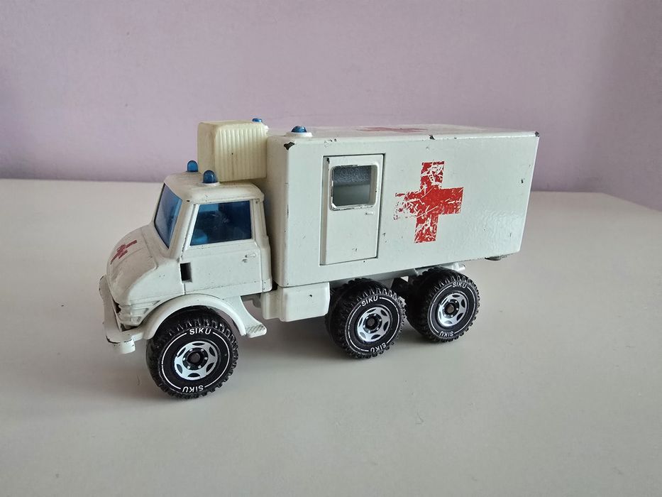 Macheta mercedes unimog Siku