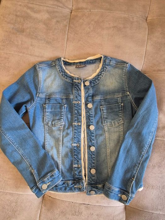 Джинсовая легкая куртка на девочку