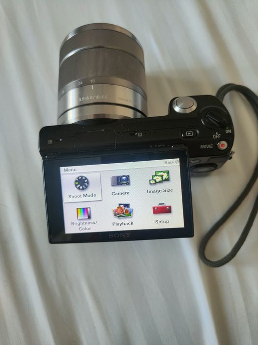 Vând cameră foto Sony nex-5 in perfectă stare