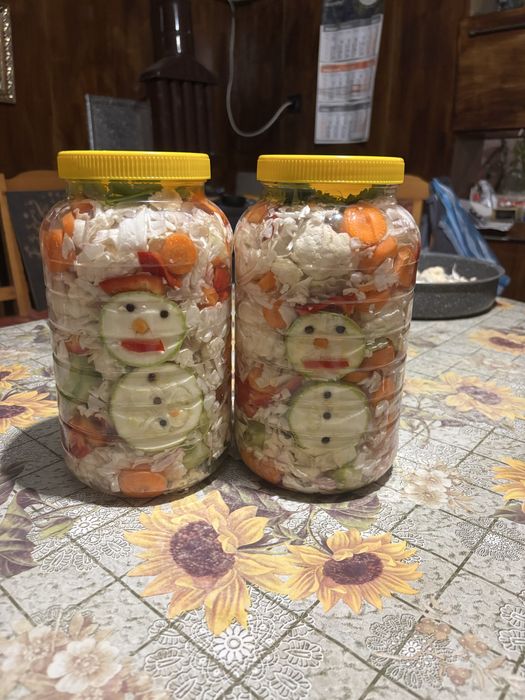 Свинско в буркан 720 мл. -12 лв Коледна туршия 720мл-8 лв / 3л.-20 лв