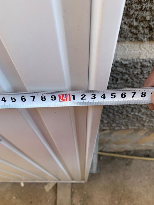 Гаражна врата с каса,готова за монтаж.