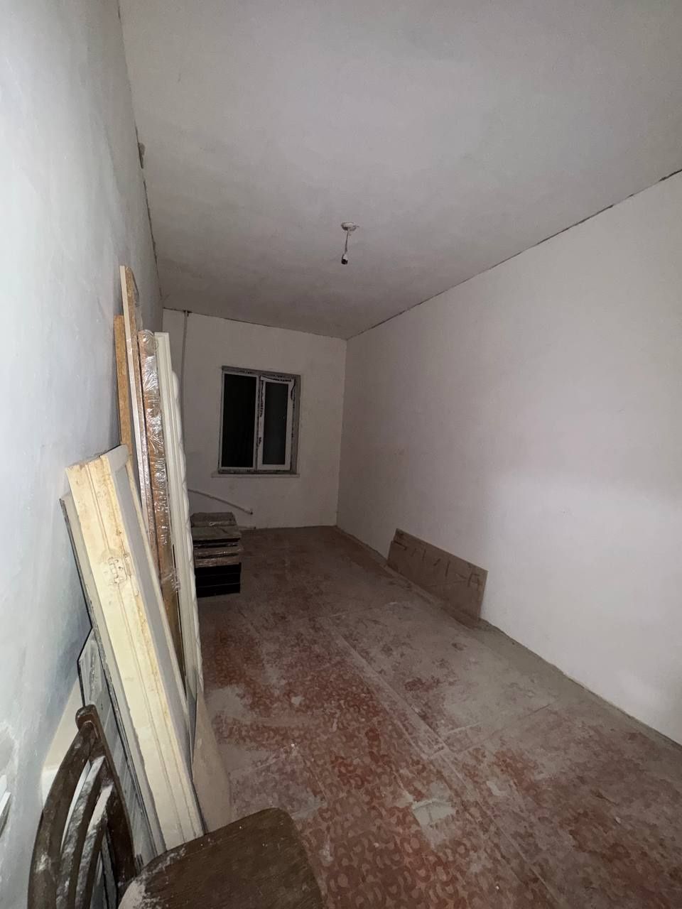 Срочно продаётся 4 ком 2 этаж 8 микрорайон
