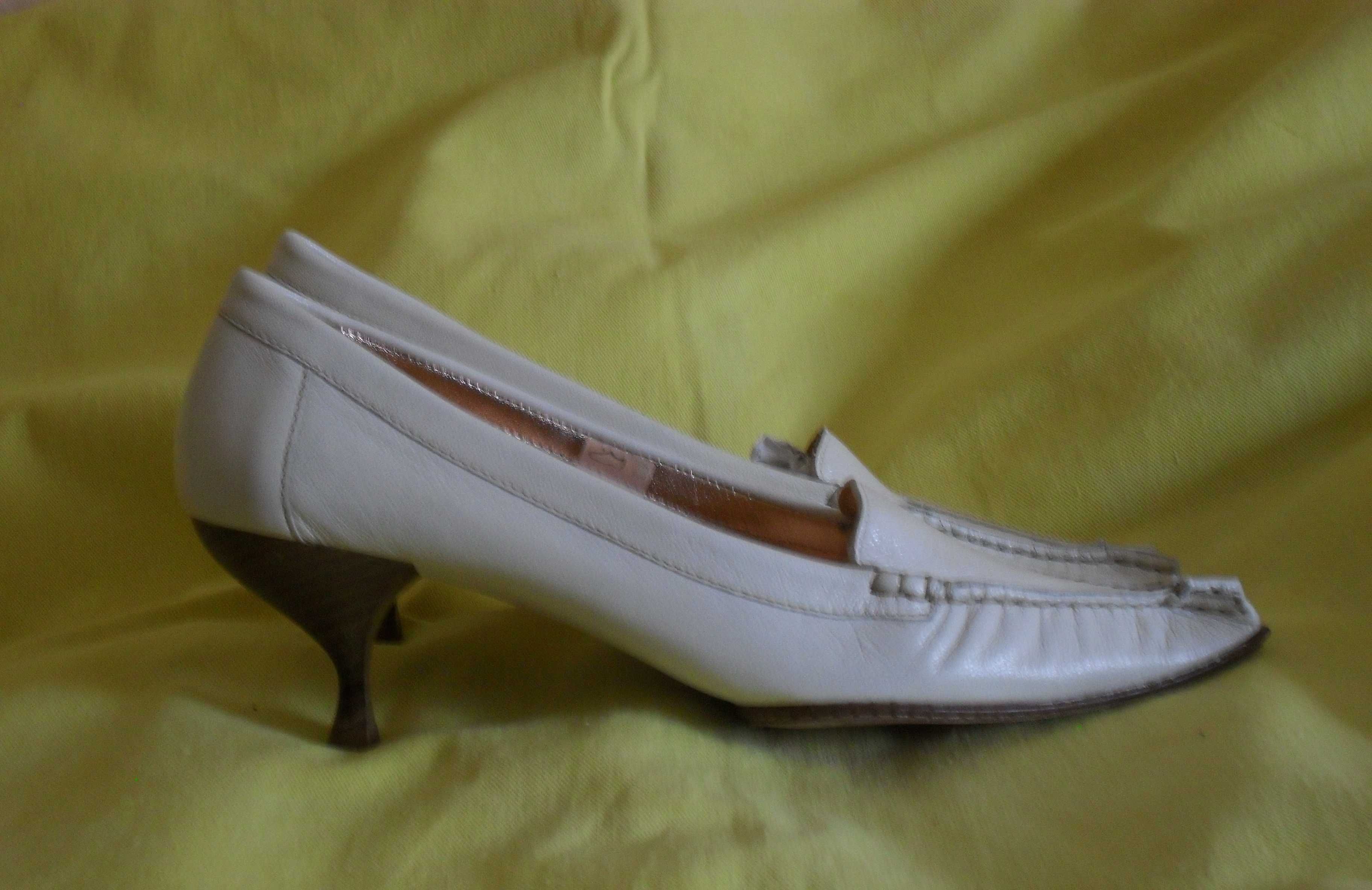 Pantofi eleganti Peperosa piele crem inclusiv talpa mar 40 noi