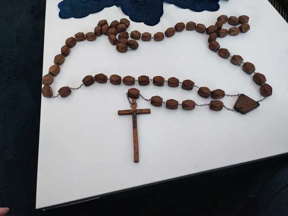 Lot vintage de 11 icoane si obiecte religioase