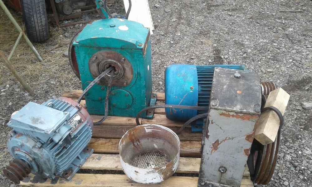 Редуктори и ел.мотори за маслобойна