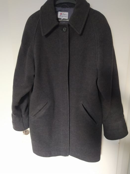 Вълнено сиво палто