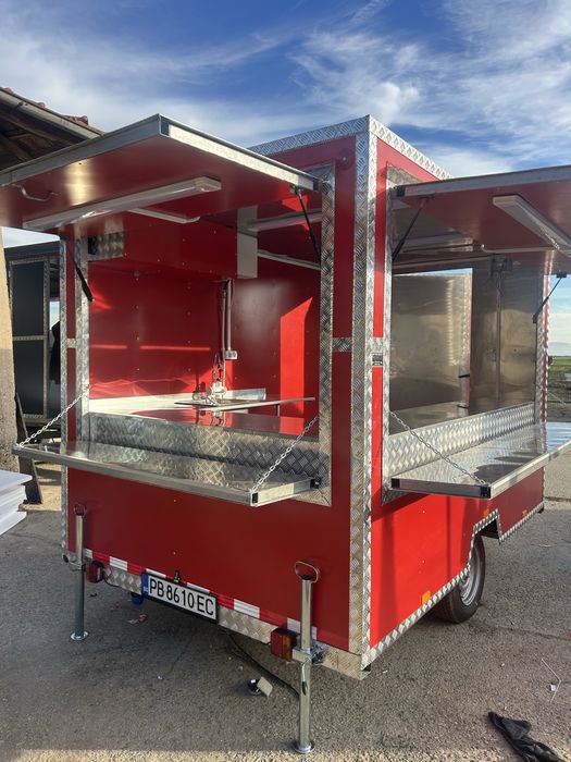 Изрботвам Каравани и търговски фургони за бързо хранене