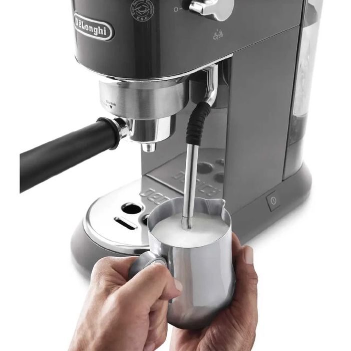 Kofe mashina sotiladi Delonghi yengi