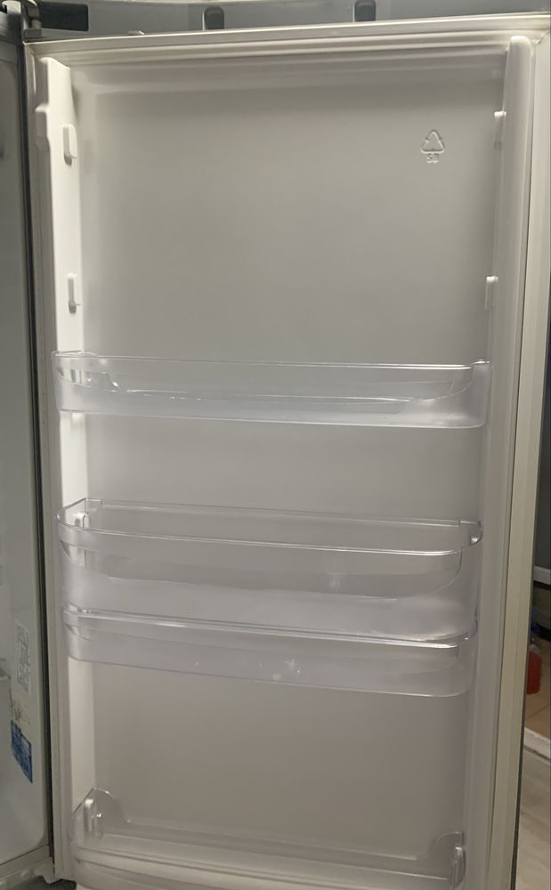 Холодильник Indesit