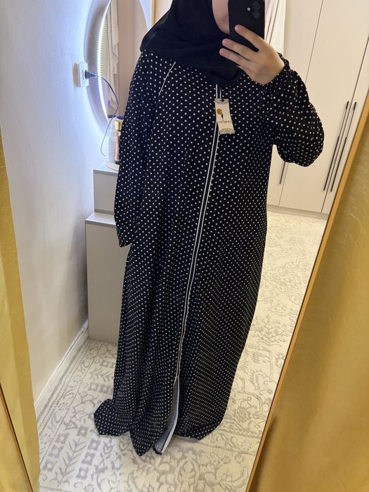 Oldida zamokli abaya