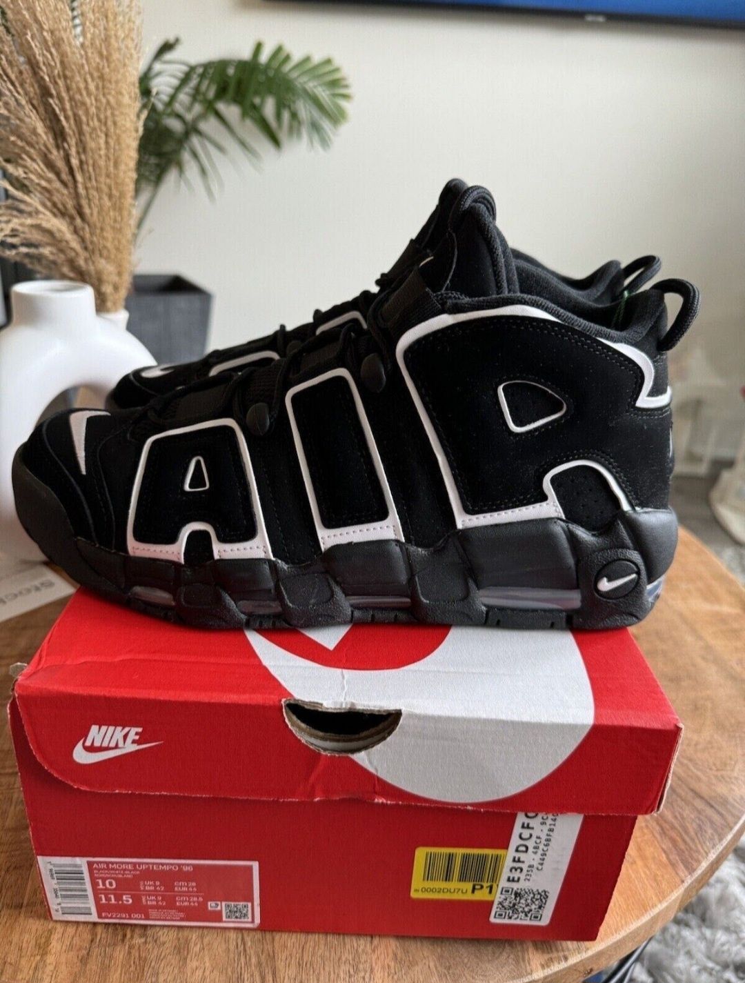 Nike air uptempo black&white