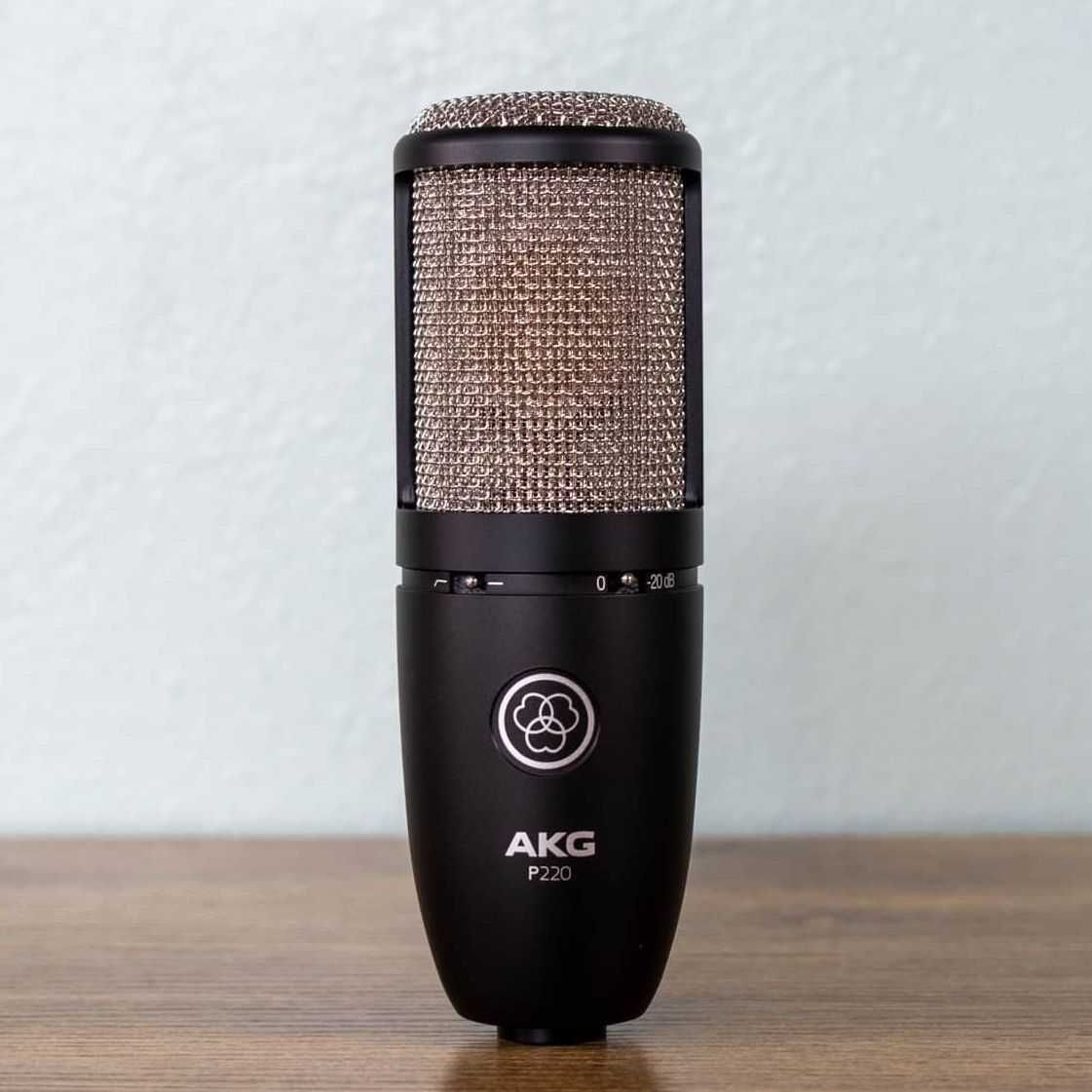 Cтудийный микрофон AKG P220 – легендарное качество за доступную цену