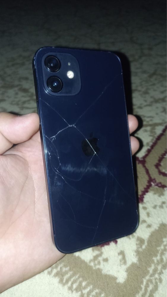 iPhone 12.