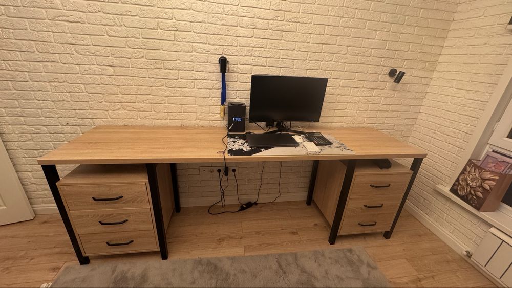 Стол рабочий и полка