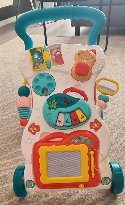 Antemergator muzical, jucarie interactiva