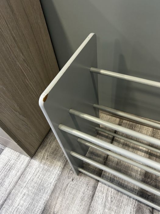 Етажерка за играчки