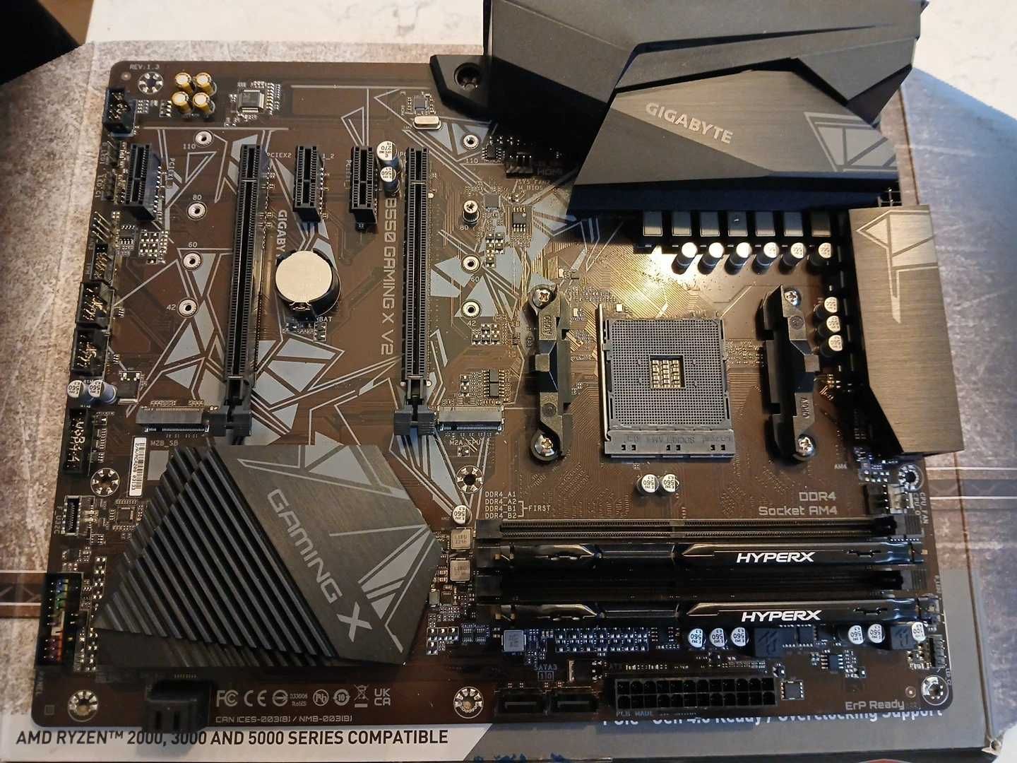 Gigabyte B550 GAMING X V2  + Ryzen 5 5600G (4.4GHz) 65W, AM4