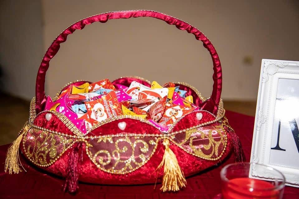 Рокля за къна /Биндалъ/