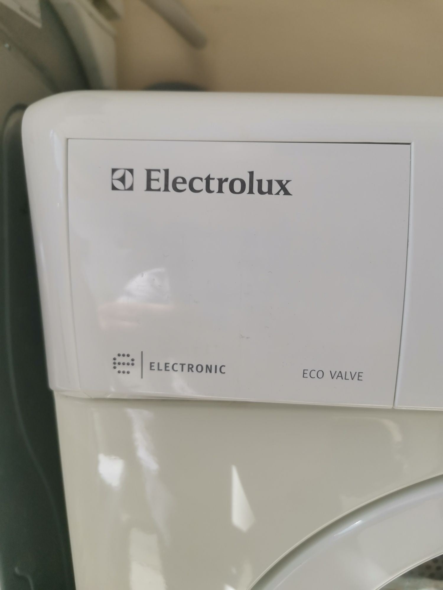 Мини пералня Electrolux