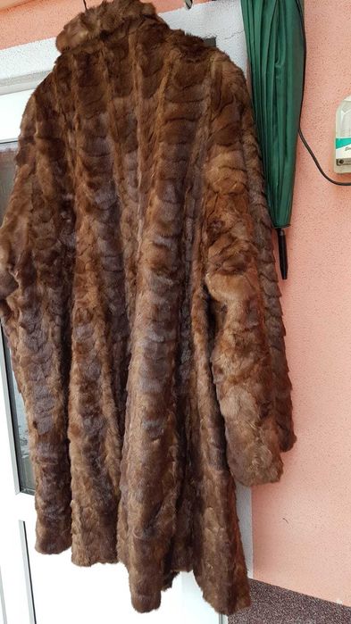 Haina blana nurca in stare foarte buna