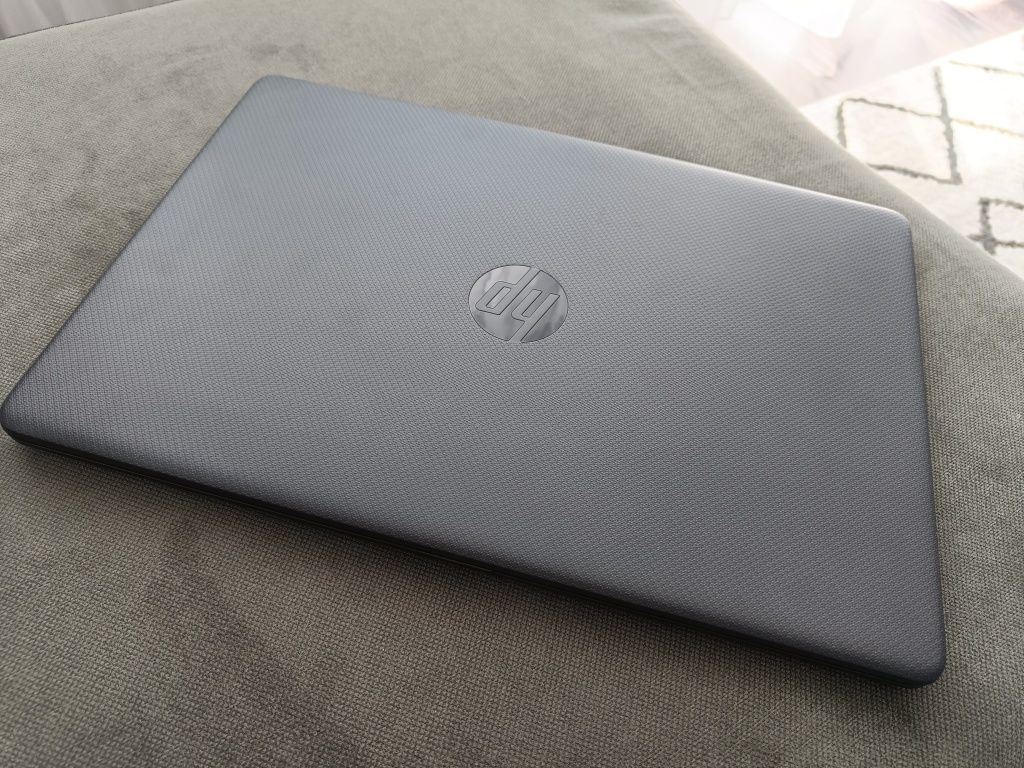 Laptop HP in garanție - display IPS -  procesor i3 gen 11 - 16 GB RAM