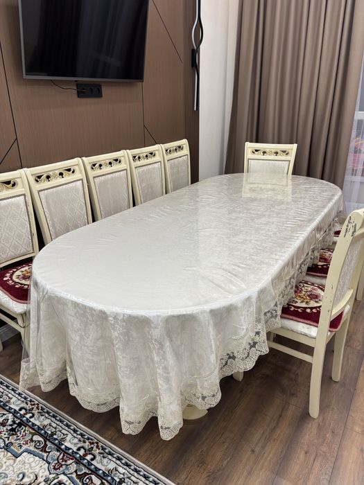 Стол со стульями