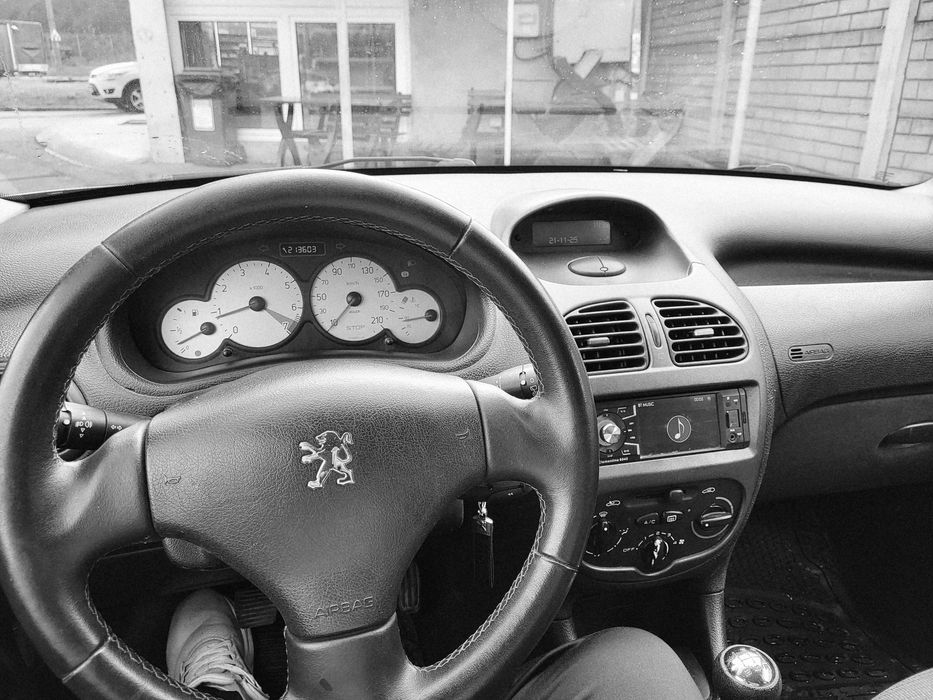 Pegeout 206 Hatchback