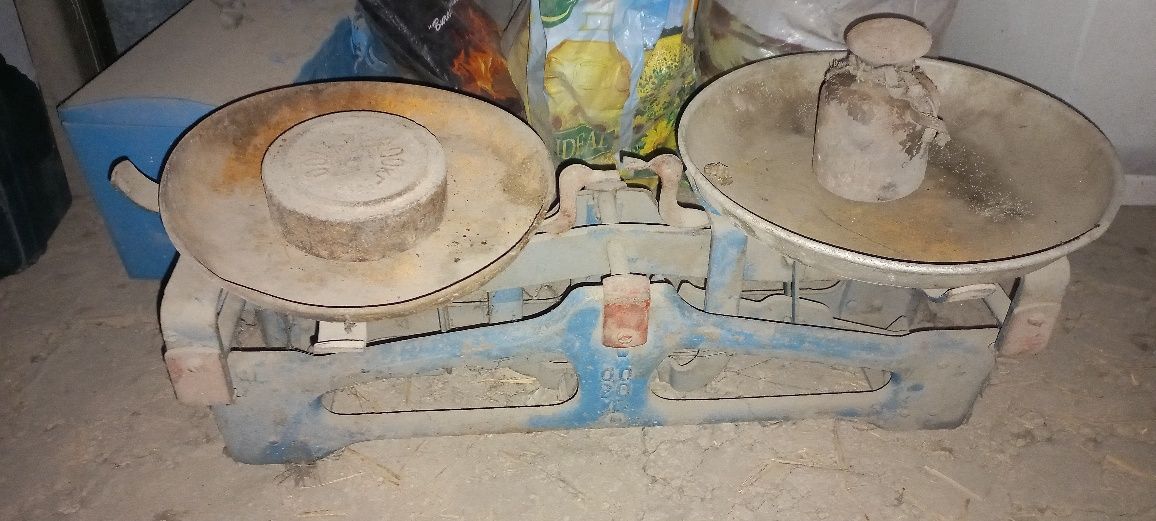 Продам  весы и тиску