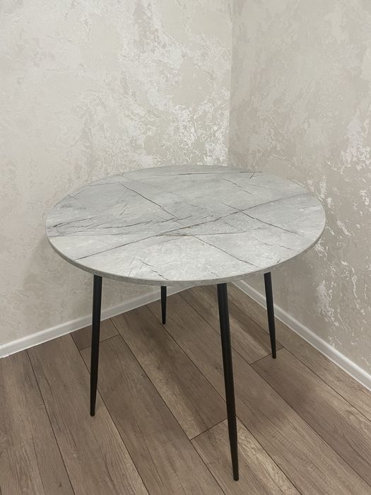 Продам круглый стол