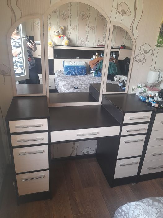 Продаётся трюмо-комод