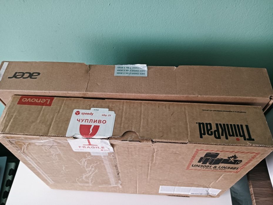 Vând f urgent 2 laptopuri