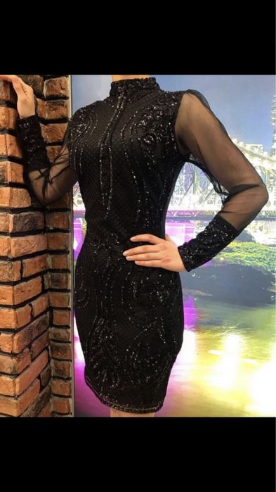 Къса черна рокля