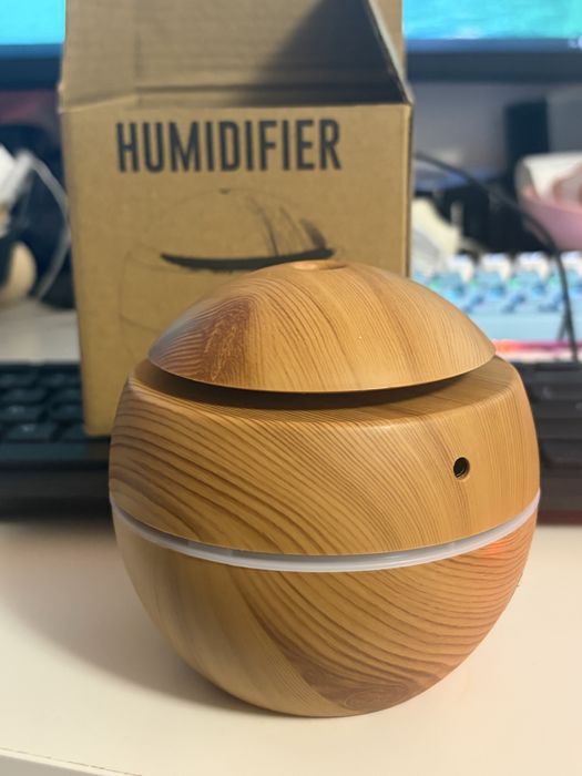 Mini Aroma Diffuser / Humidifier – Wood Effect, Color-Changing LED